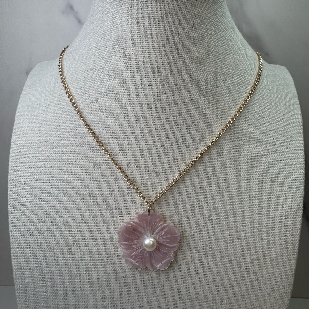 Carved Flower Shell with Freshwater Pearl Center Pendant Necklace